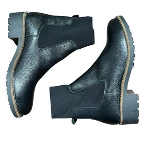 NWOT Cruza Black Leather Chelsea Boots size 9